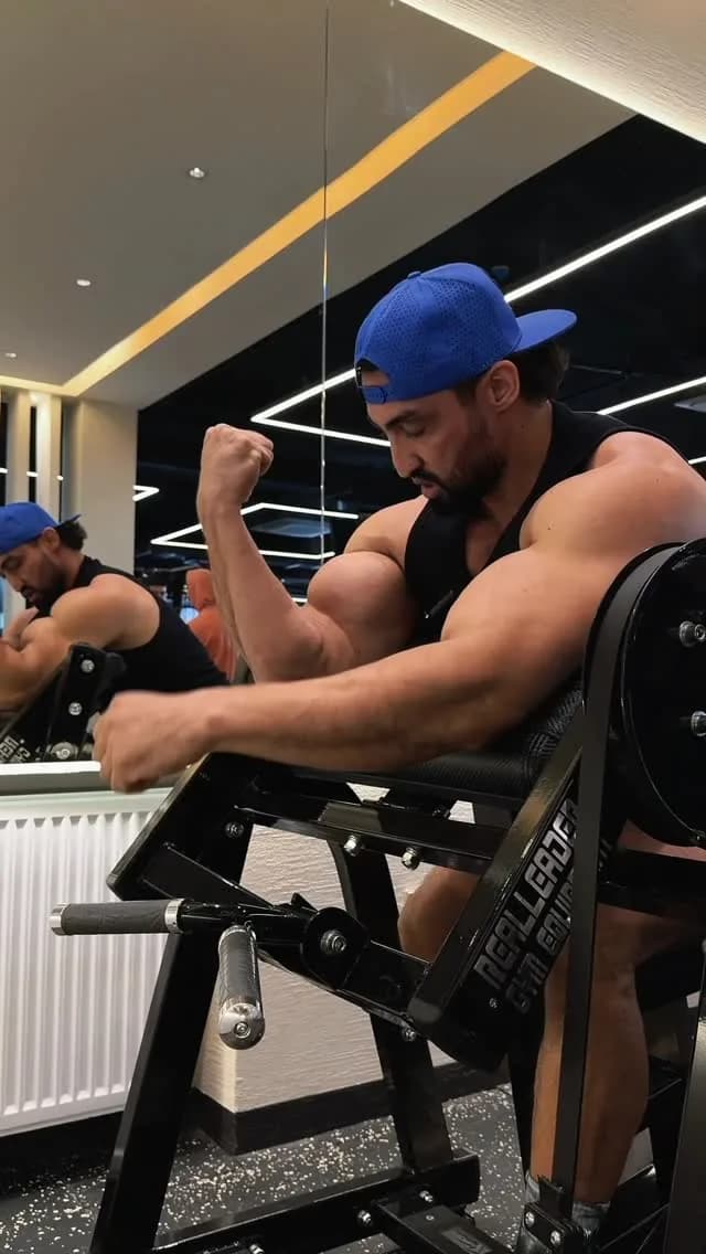 Biceps: Skott skameykasi